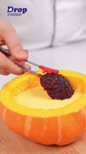 Súp Bí Đỏ Sữa Béo với điểm nhấn Halloween!