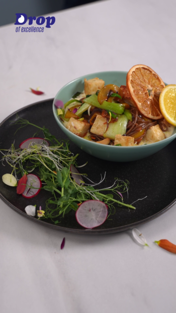 Mì udon phô mai halloumi phong cách châu Á